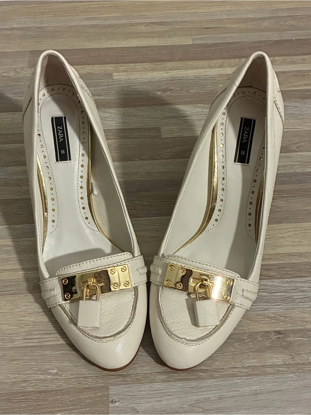 Zara Cream Leather Mid-Heel Pumps with Gold lock